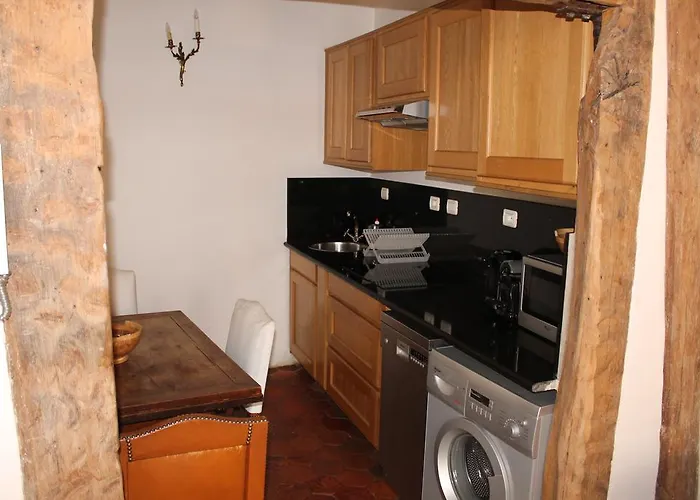 Gregoire Apartment *